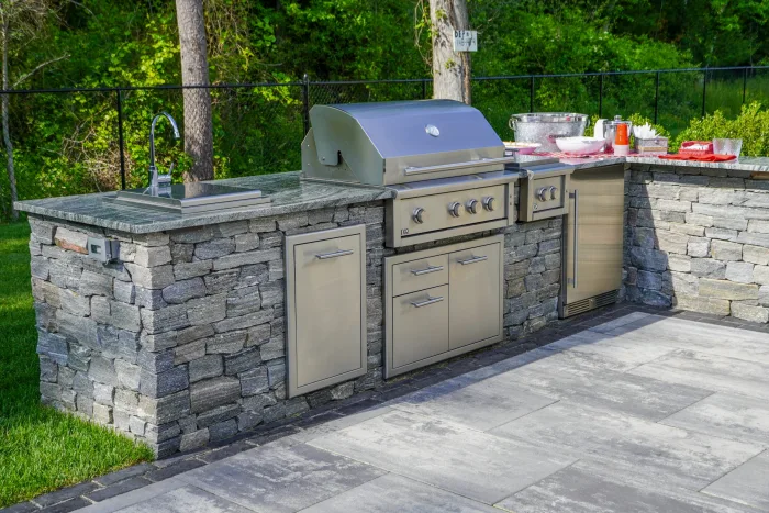 Outdoor kitchen installation
