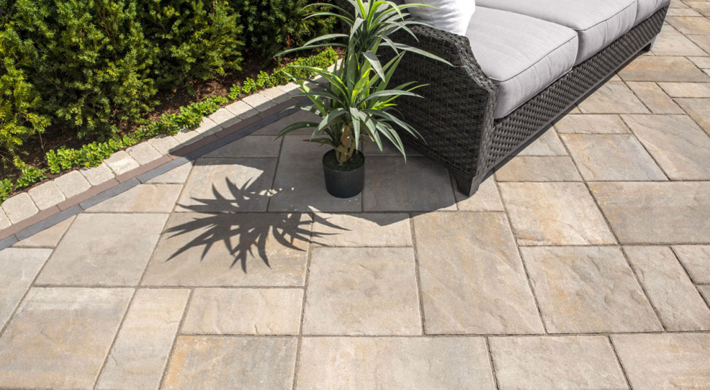 Unilock Beacon Hill Flagstone pool patio