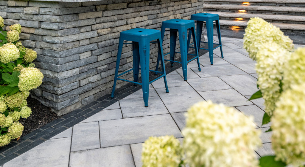 Beacon Hill Smooth patio outdoor bar with hydrangeas